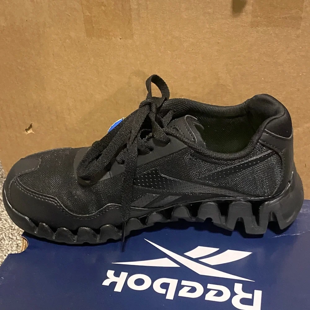 Excellent Condition Reebok Black Zig Pulse Work Women’s  Sneakers 8
